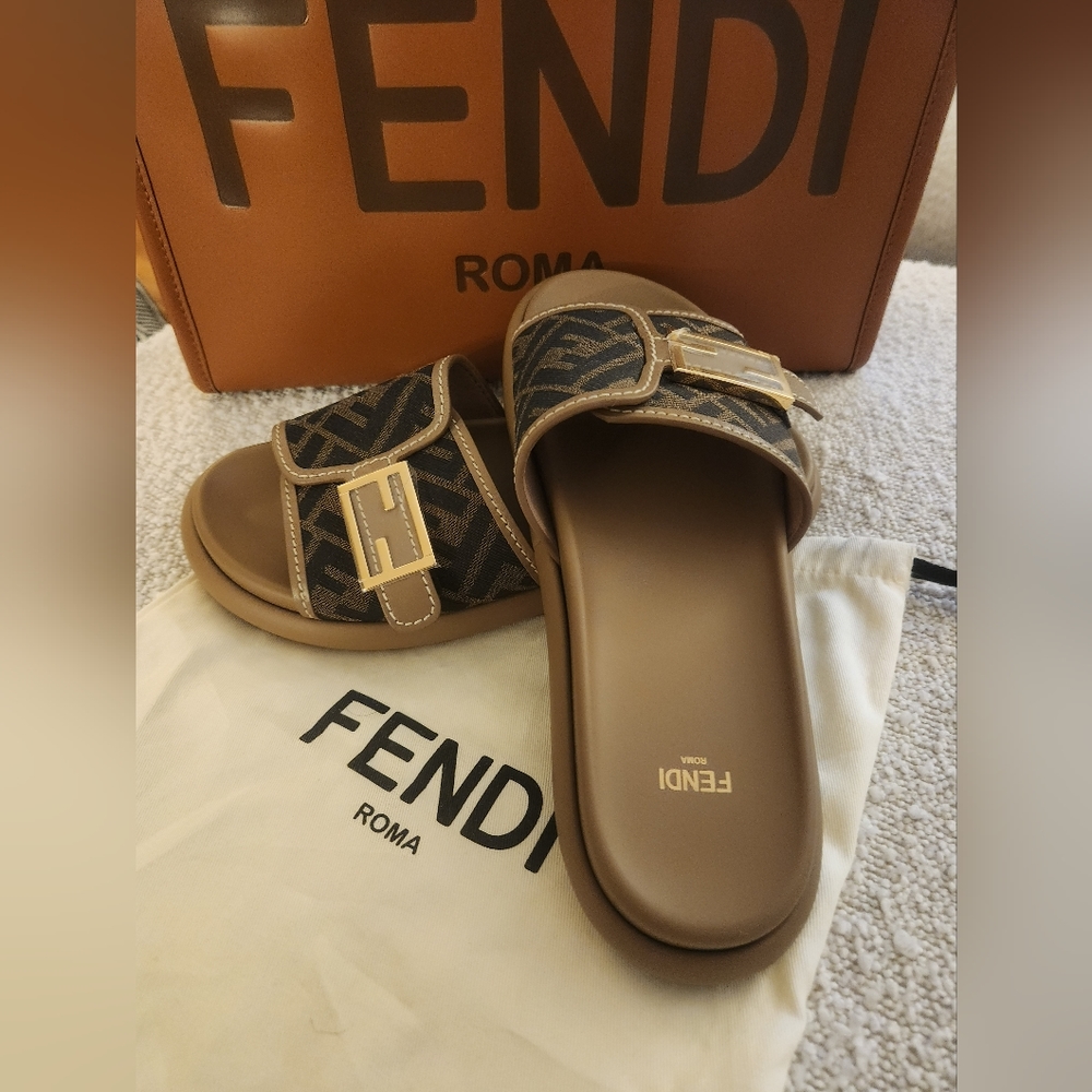 🥿 Fendi Sandals